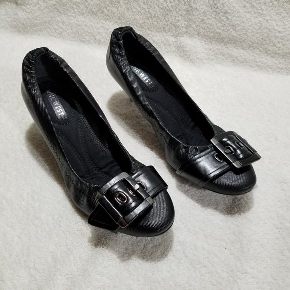 Nine West black low heels with buckle - Picture 3 of 8